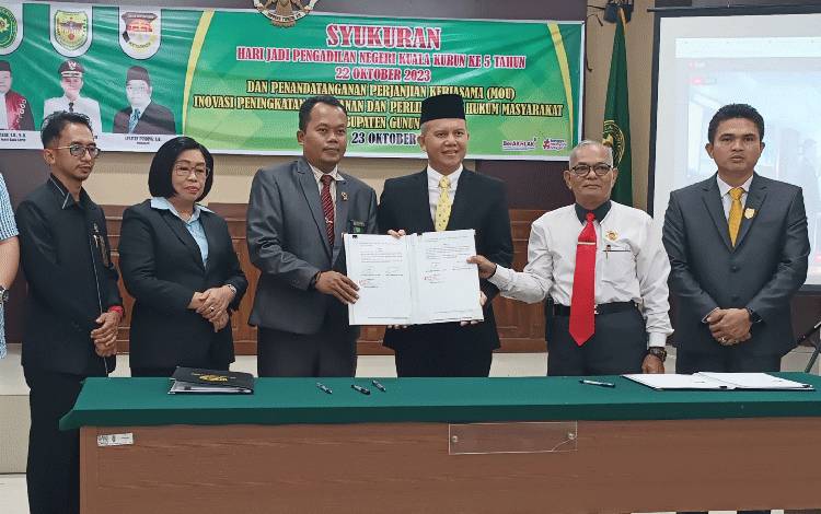 Wakil Ketua I DPRD Gunung Mas Binartha saat menghadiri penandatanganan MoU PN Kuala Kurun dengan Bupati Gunung Mas, Senin, 23 Oktober 2023. (FOTO: RISKA YULYANA)