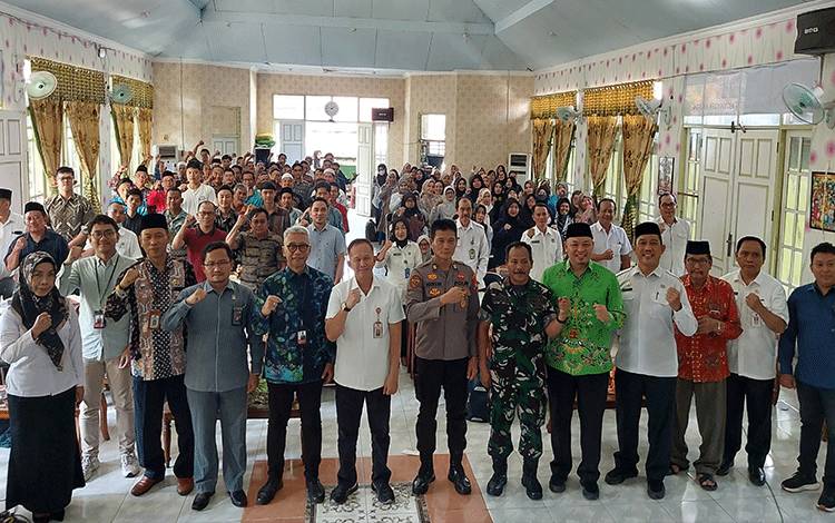 Suasana saat pembukaan Sekolah Pasar Modal Syariah di Aula Kantor Kemenag Kapuas, Rabu, 25 Oktober 2023. (FOTO: DODI)