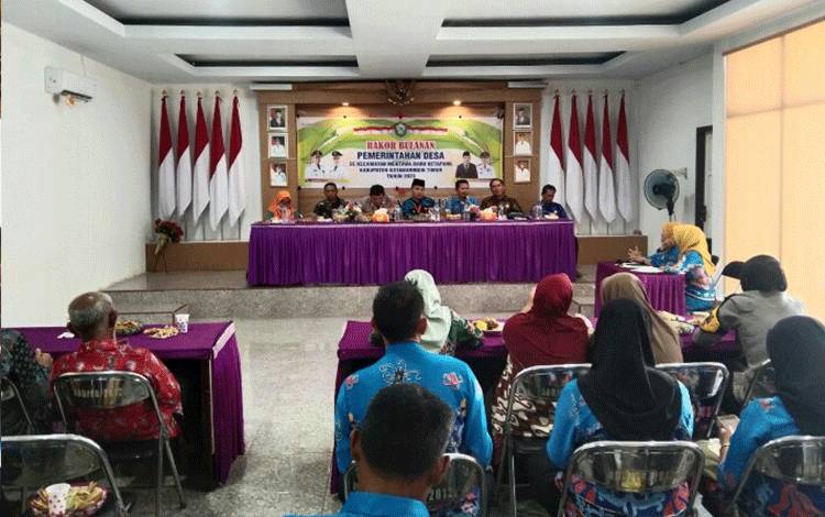 Rapat Koordinasi (Rakor) bulanan Kecamatan MB Ketapang di Aula Mantikei Desa Eka Bahurui pada, Kamis, 26 Oktober 2023.