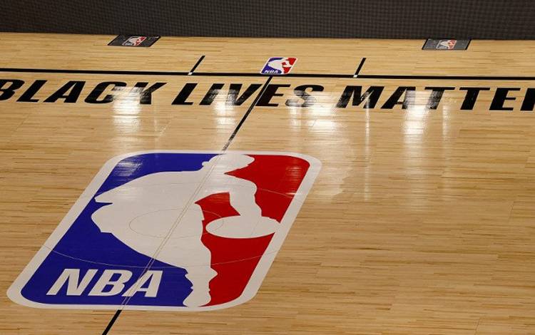 LAKE BUENA VISTA, FLORIDA - AUGUST 27: The Black Lives Matter logo is seen on an empty court as all NBA playoff games were postponed today during the 2020 NBA Playoffs at AdventHealth Arena at ESPN Wide World Of Sports Complex on August 27, 2020 in Lake Buena Vista, Florida. NBA players have reportedly decided to resume the season after their walkout of playoff games on Wednesday to protest the shooting of Jacob Blake in Kenosha, Wisconsin. Kevin C. Cox/Getty Images/AFP (Photo by Kevin C. Cox / 