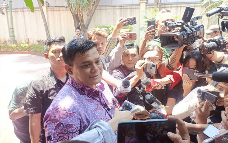 Dirreskrimsus Polda Metro Jaya Kombes Pol Ade Safri Simanjuntak saat menjawab pers di Jakarta, Jumat (20/10/2023). ANTARA/Ilham Kausar