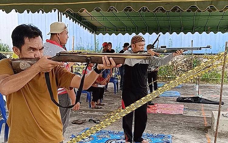 Pembukaan Kejuaraan Menembak Mardianto Cup di Desa Unsum Kecamatan Raren Batuah, Jumat, 3 November 2023. (FOTO: BOLE MALO)