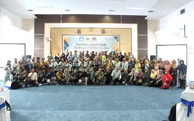 Para Profesor dan Doktor bidang lingkungan yang menghadiri Rapat Kerja Nasional X PEPSILI pada 2-4 November 2023.(FOTO: Dokumentasi Prof Rahmawaty untuk Borneonews)