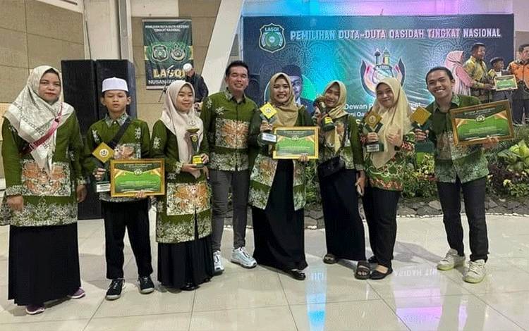 Para peserta dan official dari Kabupaten Murung Raya yang meraih juara di Festival Seni Qasidah (FSQ) tingkat Nasional mewakili Provinsi Kalteng.