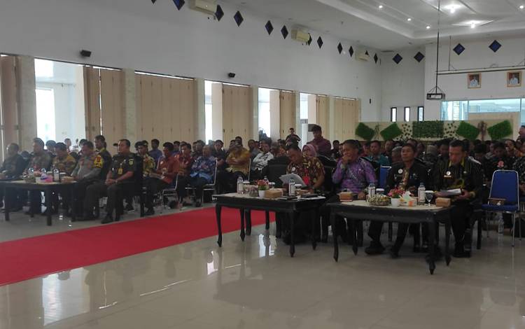 Pembukaan rapat koordinasi rekomendasi perlindungan Lahan Pertanian Pangan Berkelanjutan (LP2B) di aula kantor bupati Sukamara, Kamis, 16 November 2023. (FOTO: NORHASANAH)