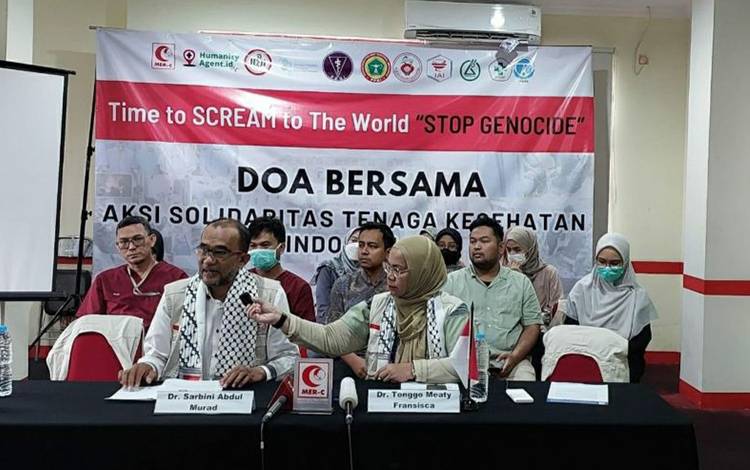 Tenaga kesehatan dari seluruh Indonesia pada Jumat (17/11) menyampaikan pernyataan sikap atas agresi militer yang dilakukan Israel di Jalur Gaza, Palestina. (ANTARA/HO-MER-C)