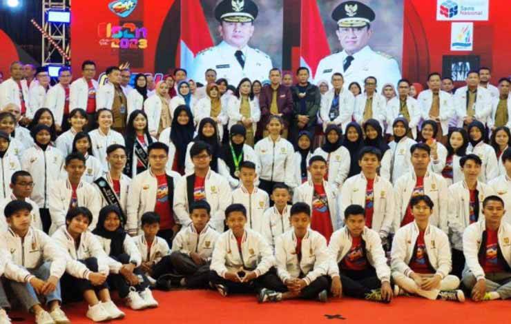 Pemberian apresiasi kepada 128 siswa berprestasi Kalimantan Tengah di Palangka Raya, Senin (20/11/2023). (ANTARA/Muhammad Arif Hidayat)
