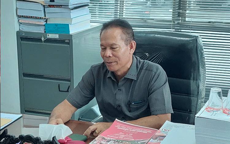 Legislator juga sebagai Sekretaris Komisi II DPRD Kalteng, Sengkon. (FOTO: DONNY D)
