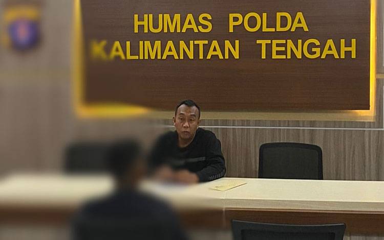 K saat dipanggil Ketua Tim Virtual Police Bidhumas Polda Kalteng untuk mediasi (Foto : Bidhumas Polda Kalteng)