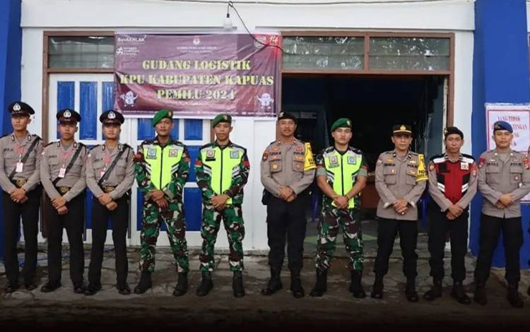 Patroli Tim gabungan di Kota Kuala Kapuas pada Selasa, 28 November 2023. (FOTO: IST)