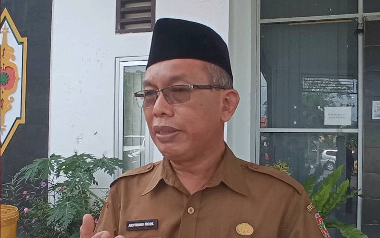 Kepala Dinas Kesehatan Kabupaten Kobar Achmad Rois