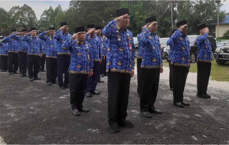 Penghormatan Pemerintah Kabupaten Kotawaringin Barat kepada para pahlawan dalam rangka peringati HUT Korpri ke-52 Tahun yang dipimpin langsung oleh Pj. Bupati Kobar Budi Santosa, Jumat 1 Desember 2024