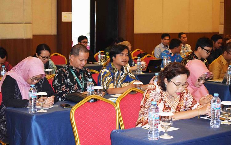 Peserta Pertemuan Monitoring dan Evaluasi (Monev) Program Prioritas dan Evaluasi Krisis Kesehatan Tingkat Provinsi Kalimantan Tengah, di Luwansa Hotel Palangka Raya. (FOTO: APUL)