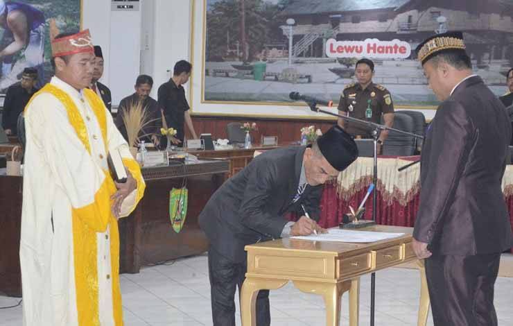 Pelantikan Pengganti Antar Waktu (PAW) anggota Fraksi Gerindra, Kasno, yang menggantikan almarhum H Cilikman Jakri, Senin, 4 Desember 2023. (FOTO: HERU)