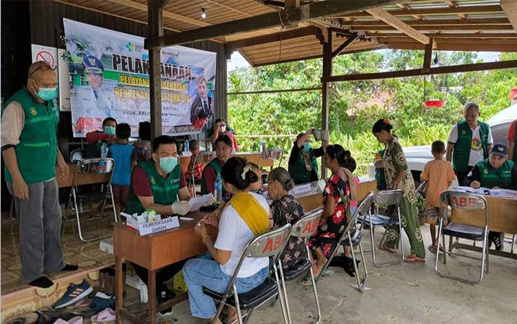 Dinkes Kapuas saat laksanakan program Pelayanan Kesehatan Bergerak tahap IV tahun 2023, di wilayah Kecamatan Kapuas Tengah. (FOTO: IST)
