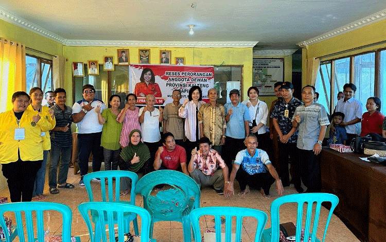 Reses anggota DPRD Kalteng, Ina Prayawati di wilayah Kabupaten Barsel guna menyerap aspirasi masyarakat disana. (FOTO: DOK RESES INA PRAYAWATI)