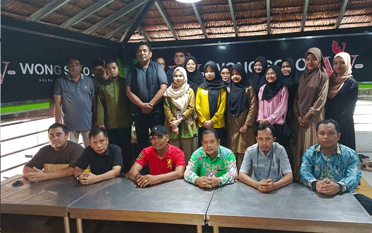 Pengurus OKP dan DPK KNPI di Kapuas saat gelar konferensi pers terkait pelaksanaan Musda XV, Kamis, 14 Desember 2023. (FOTO: IST)