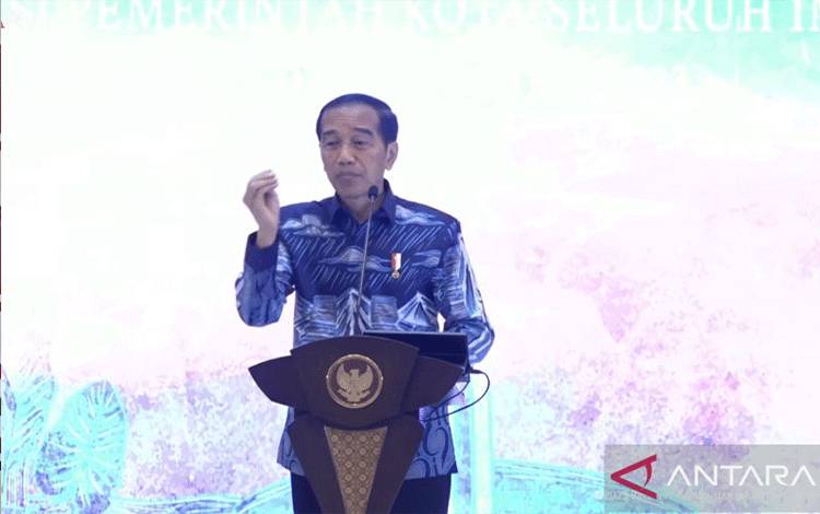 Tangkapan layar Presiden Joko Widodo membuka agenda Munas Luar Biasa Apeksi 2023 di Kota Bogor Jawa Barat, Jumat (15/12/2023). (ANTARA/Andi Firdaus)