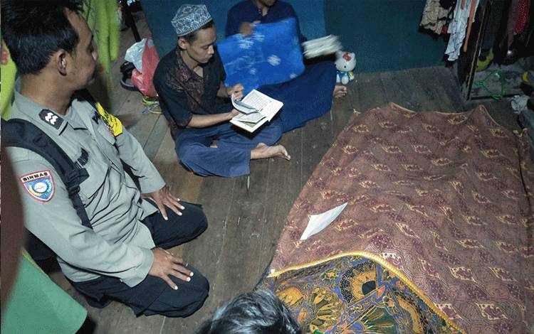  Jenazah korban Nurdin saat dirumah duka (Foto : Pathur)