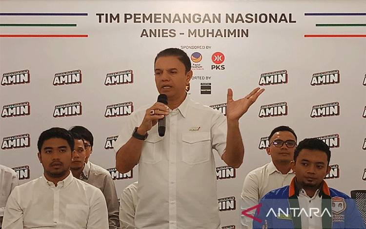 Kapten Tim Nasional Pemenangan Anies Baswedan-Muhaimin Iskandar (Timnas AMIN) Marsekal Madya TNI Purn. Muhammad Syaugi memberi keterangan kepada media di Jakarta, Sabtu (16/12/2023). ANTARA/Khaerul Izan.