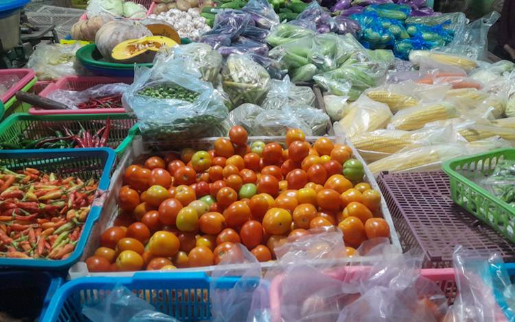 Pangan jenis sayuran yang dijual di pasaran. (FOTO: MARINI)