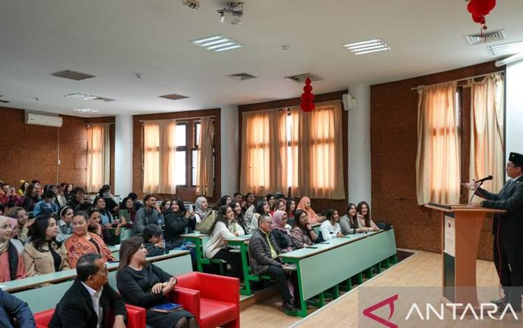 Duta Besar RI untuk Tunisia Zuhairi Misrawi memberi kuliah umum di Universitas Carthage di Tunis, Tunisia, 29 Desember 2023. (ANTARA/HO-KBRI Tunis)