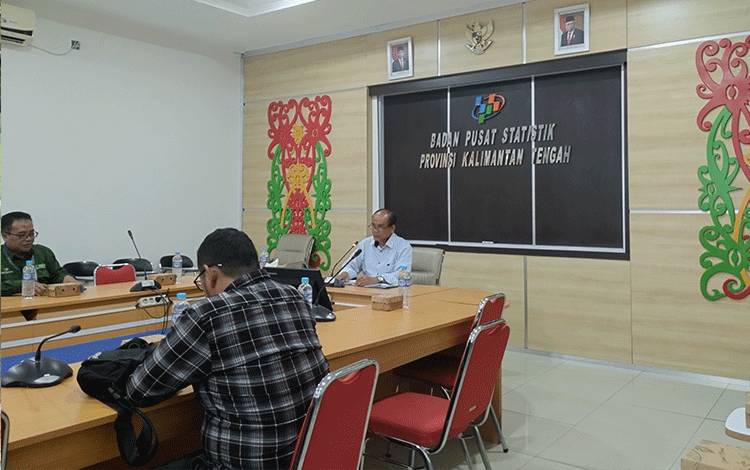 Konferensi Pers Berita Resmi Statistik BPS Provinsi Kalimantan Tengah pada Selasa, 2 Januari 2024. (FOTO: TESTI PRISCILLA)