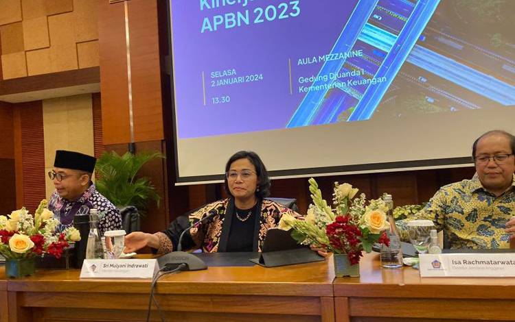 Menteri Keuangan RI Sri Mulyani dalam Konferensi Pers Kinerja dan Realisasi APBN 2023 di Jakarta, Selasa (2/1/2024). ANTARA/Bayu Saputra