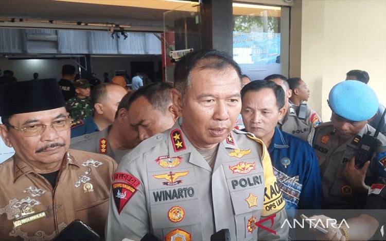 Kapolda Kalsel Irjen Pol Winarto ditemui di sebuah acara di Banjarmasin. (ANTARA/Firman)