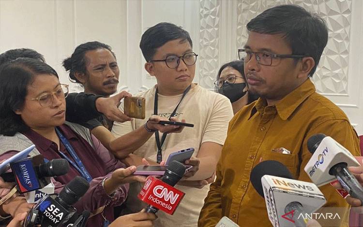 Anggota KPU RI Idham Holik saat memberikan keterangan usai menghadiri acara Uji Coba Tiga Rancangan PKPU di Jakarta, Kamis (11/1/2024). (ANTARA/Hreeloita Dharma Shanti)