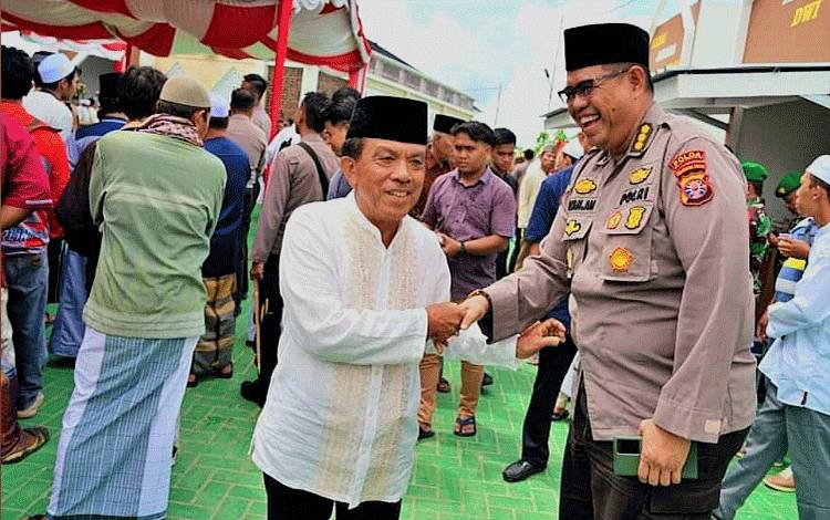Wakil Ketua I DPRD Kalteng, Abdul Razak ketika hadir dalam acara peresmian Masjid Natabel Jannah, baru-baru ini. (FOTO: DPRD KALTENG)