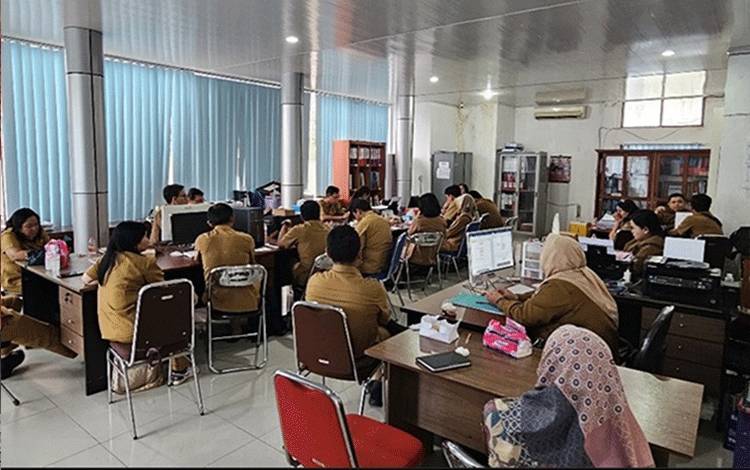 Rapat Evaluasi Kinerja PTSP Triwulan 4 di DPMPTSP Provinsi Kalimantan Tengah. (FOTO:DPMPTSP KALTENG)
