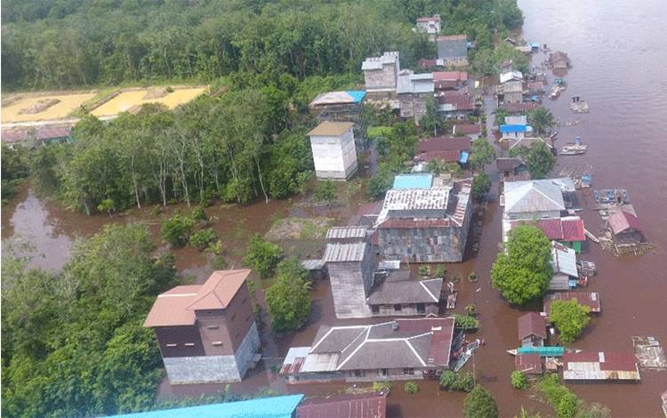 Banjir melanda wilayah Kecamatan Mantangai, Kabupaten Kapuas. (FOTO: IST)
