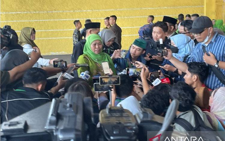 Khofifah Indar Parawansa saat ditemui di acara Hari Lahir (Harlah) ke-78 Muslimat NU di Stadion Utama Gelora Bung Karno (GBK) Senayan, Jakarta, Sabtu (20/1/2024). ANTARA/Ilham Kausar