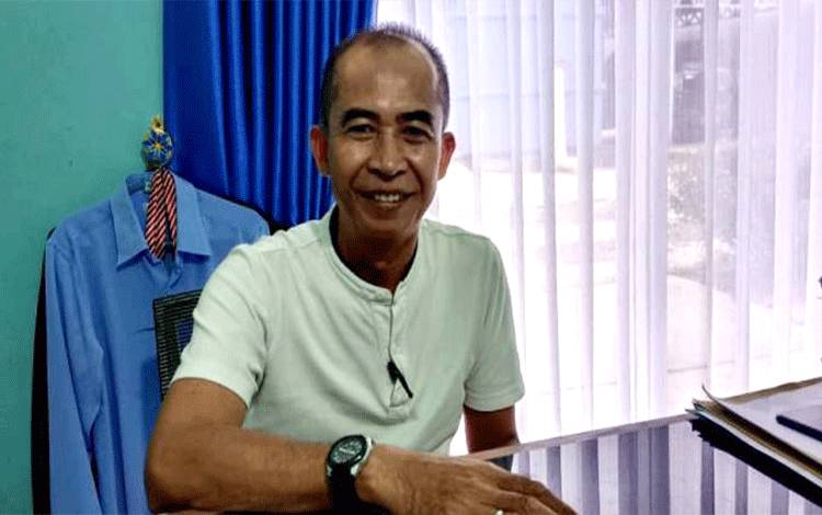 Direktur PDAM Muara Teweh, Kabupaten Barito Utara, Roosmanjaya Anor. (foto: Dhani)