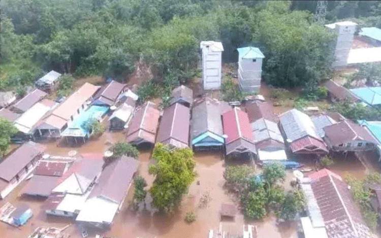Banjir yang merendam sejumlah pemukiman warga di salah satu kecamatan di Kabupaten Kapuas, Kamis (18/1/2024). ANTARA/HO-BPBD Kapuas