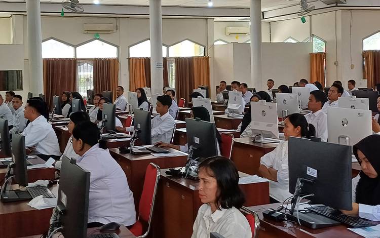 Suasana seleksi kompetensi PPPK di Kabupaten Kotawaringin Timur. (FOTO: DEWIP)