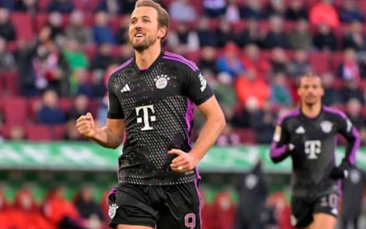 Selebrasi Harry Kane setelah mencetak gol untuk Bayern dalam pertandingan Bundesliga lawan Augsburg di WWK Arena, Augsburg, Jerman pada Sabtu (27/1/2024). ANTARA/HO-fcbayern