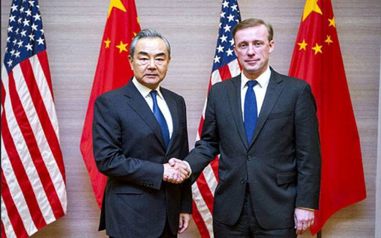 Menteri Luar Negeri China Wang Yi bersama Penasihat Keamanan Nasional Amerika Serikat Jake Sullivan saat bertemua di Bangkok, Thailand, pada 26-27 Januari 2024. (Tangkapan layar laman Kementerian Luar Negeri China/Kyodo) (Kyodo)
