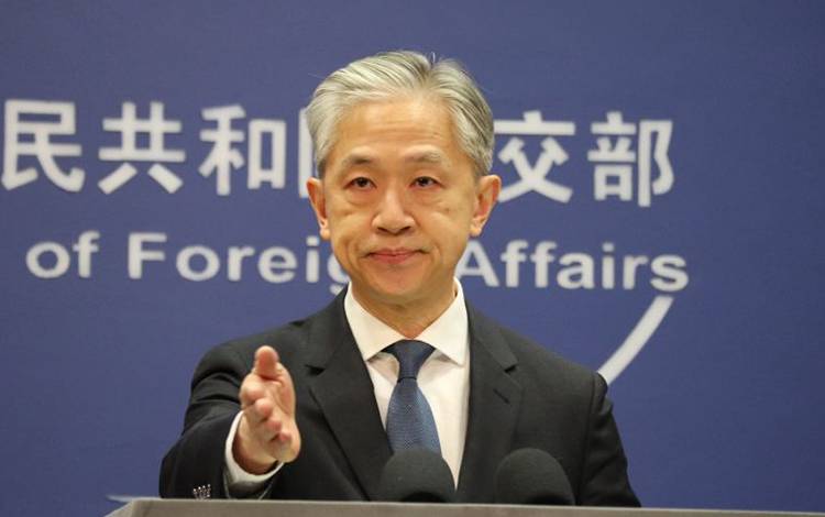 Juru Bicara Kementerian Luar Negeri China Wang Wenbin saat menyampaikan keterangan pers di Beijing, China pada 1 Februari 2024. (ANTARA/Desca Lidya Natalia)