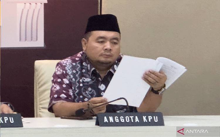 Anggota KPU RI Mochammad Afifuddin saat memberikan keterangan di Gedung KPU RI, Jakarta, Jumat (2/2/2024). ANTARA/Rio Feisal