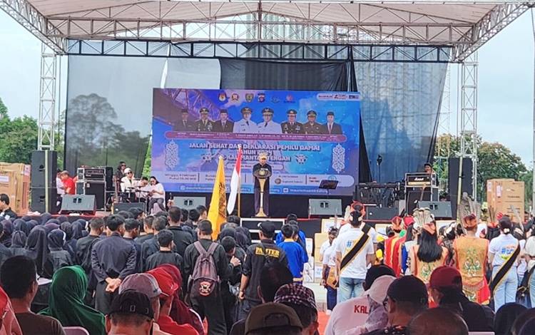 Gubernur Kalimantan Tengah (Kalteng), Sugianto Sabran saat mengkampanyekan pemilu damai di bundaran besar Palangka Raya. (FOTO: IST)