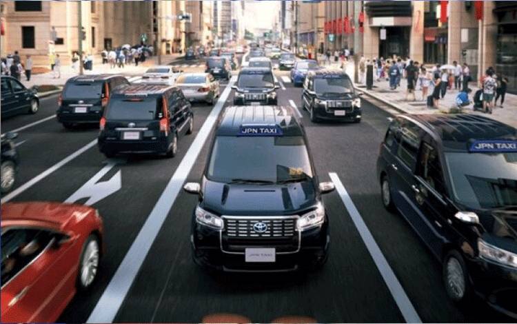 Arsip - JPN Taxi dari Toyota Motor Corp terlihat di sebuah jalan di Shinjuku, Jepang. (ANTARA News/HO/Toyota Astra Mo)