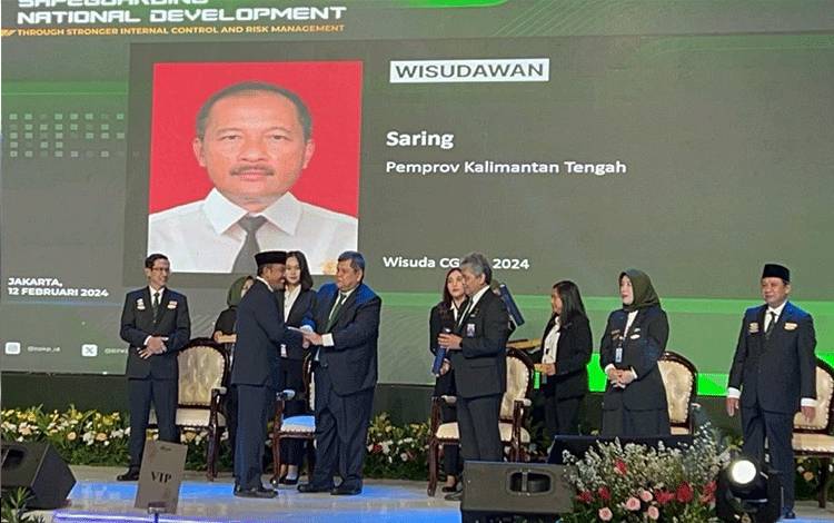  Inspektur Daerah Provinsi Kalteng saat menerima ijazah gelar sertifikasi CGCAE di Ballroom Hotel Fairmont Senayan Jakarta Pusat, Senin, 12 Februari 2024. (FOTO: IST)