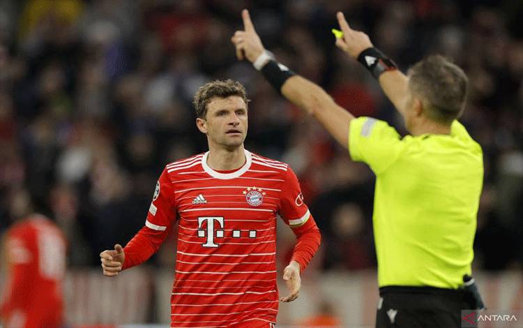 Pemain Bayern Muenchen Thomas Mueller (kiri). ANTARA/AFP/ODD ANDERSEN