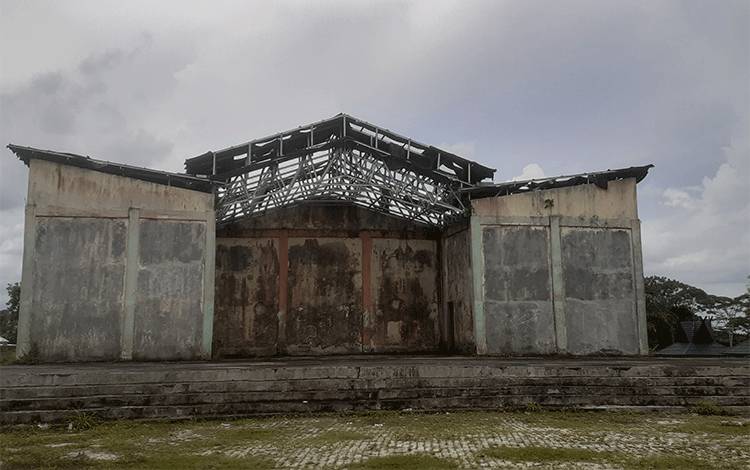 Bangunan tak terawat di Pangkalan Bun Park, Senin, 19 Februari 2024 (FOTO: NURITA)