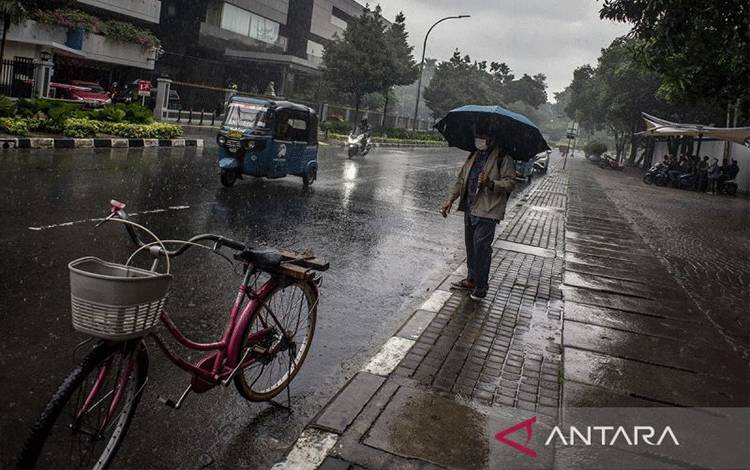 Badan Meteorologi, Klimatologi, dan Geofisika (BMKG) memprakirakan hujan dengan intensitas ringan hingga sedang masih mendominasi kondisi cuaca berbagai kota besar di Indonesia, Jumat.