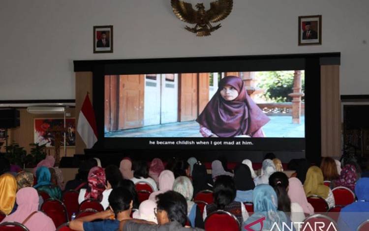 Suasana pemutaran film dokumenter berjudul Pilihan di Aula Nusantara Kedutaan Besar Republik Indonesia (KBRI) Singapura, Minggu (25/2/2024). ANTARA.HO-KBRI Singapura.