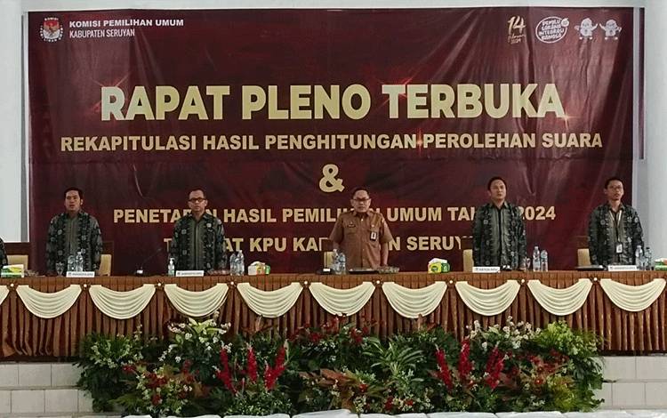 Rapat Pleno Terbuka Rekapitulasi Hasil Perhitungan Suara dan Penetapan Hasil Pemilu Tahun 2024 tingkat Kabupaten Seruyan (Foto : FAHRUL)