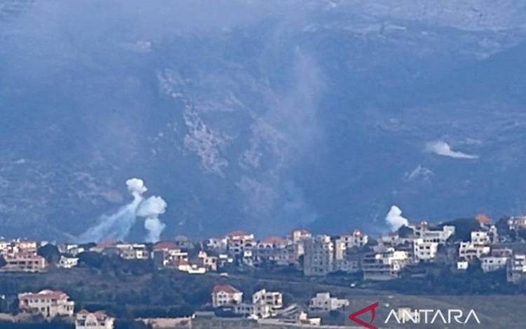 Arsip foto - Pemandangan penembakan Israel, di mana Israel diduga menggunakan bom fosfor putih di wilayah sepanjang perbatasan Lebanon, di Lebanon, pada 20 Desember 2023. ANTARA/Anadolu/pri.